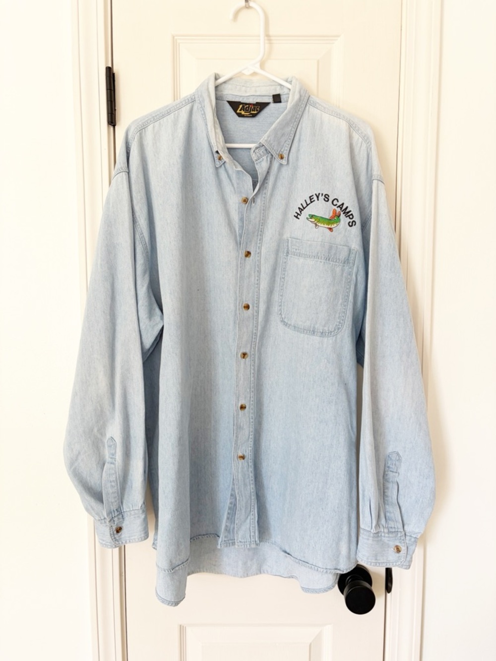 Men's 2X Vintage Light Blue Denim Button-Down Shirt Embroidered Fish 🎣